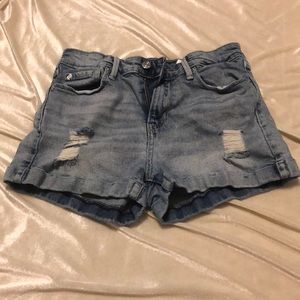 Levis mom Jean shorts